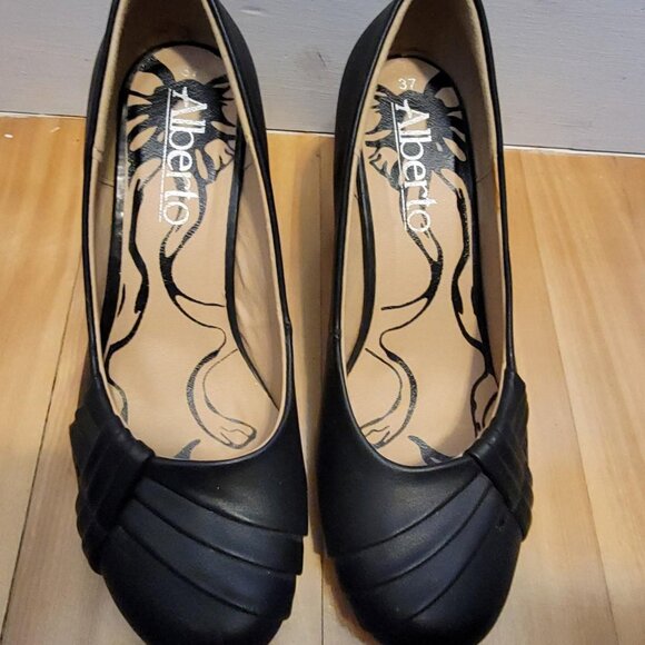 Black heels shoes - Picture 3 of 3